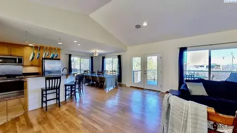Dining - 970 SW Crestview St, Pullman, WA 99163 photo 1 of 2