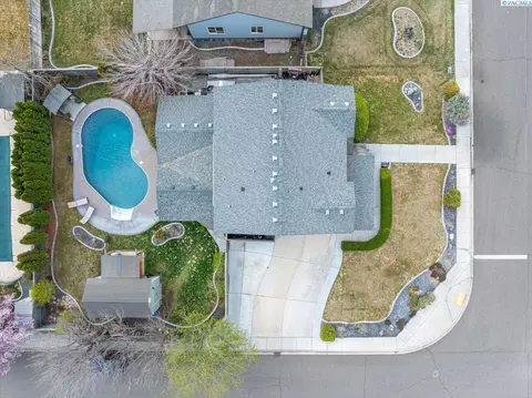 4804 Malaga Dr, Pasco, WA 99301 photo 2