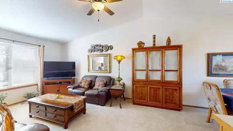 Living - 1615 NW Arcadia Dr, Pullman, WA 99163 photo 1 of 5