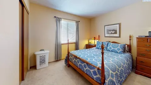 Bedroom - 1615 NW Arcadia Dr, Pullman, WA 99163 photo 2 of 6