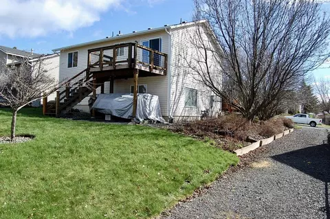 Exterior - 1615 NW Arcadia Dr, Pullman, WA 99163 photo 3 of 9