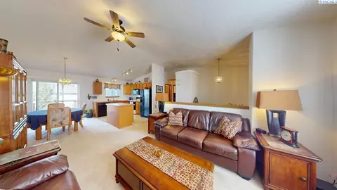 Living - 1615 NW Arcadia Dr, Pullman, WA 99163 photo 5 of 5