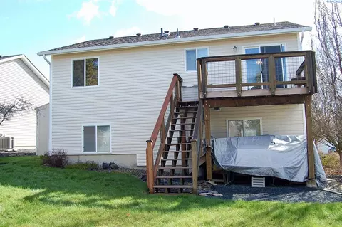 Exterior - 1615 NW Arcadia Dr, Pullman, WA 99163 photo 4 of 9