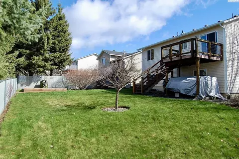 Exterior - 1615 NW Arcadia Dr, Pullman, WA 99163 photo 8 of 9
