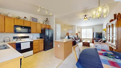 Dining - 1615 NW Arcadia Dr, Pullman, WA 99163 photo 1 of 4