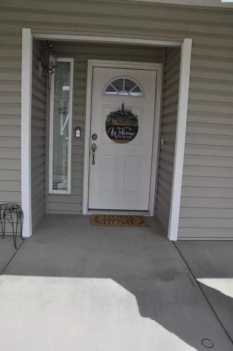 Exterior - 1100 SW Latour Peak St, Pullman, WA 99163 photo 4 of 7