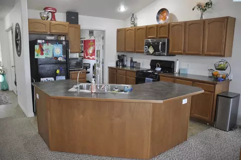 Kitchen - 1100 SW Latour Peak St, Pullman, WA 99163 photo 1 of 1