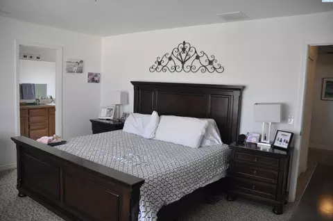 Bedroom - 1100 SW Latour Peak St, Pullman, WA 99163 photo 3 of 5