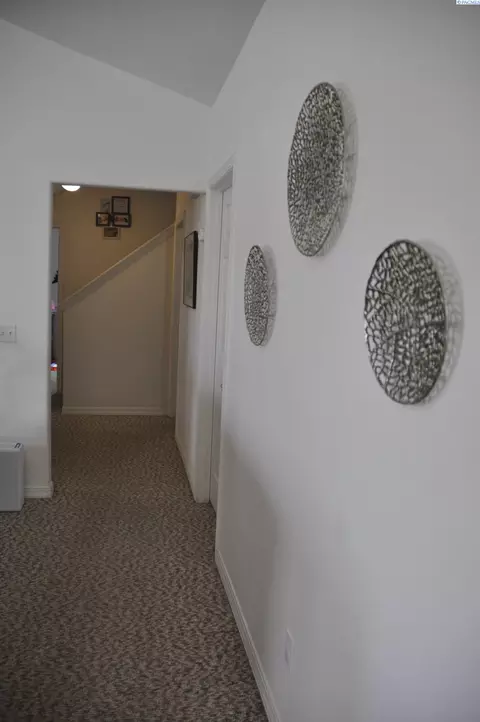 Entry Way - 1100 SW Latour Peak St, Pullman, WA 99163 photo 2 of 3