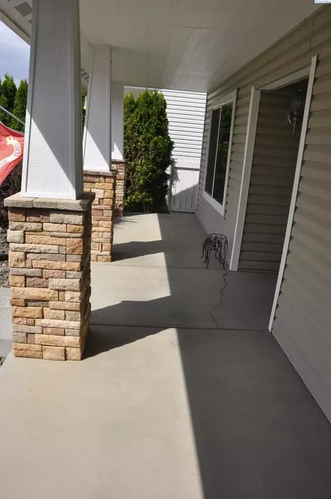 Exterior - 1100 SW Latour Peak St, Pullman, WA 99163 photo 3 of 7