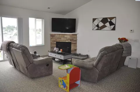 Living - 1100 SW Latour Peak St, Pullman, WA 99163 photo 1 of 1