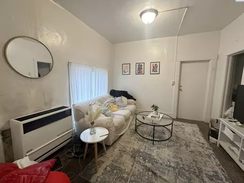 Living - 925 NE Monroe, Pullman, WA 99163 photo 1 of 4