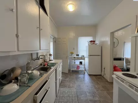 Kitchen - 925 NE Monroe, Pullman, WA 99163 photo 2 of 6