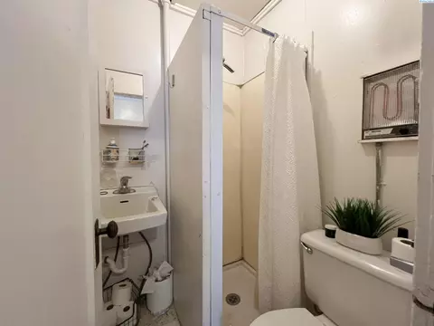 Bath - 925 NE Monroe, Pullman, WA 99163 photo 3 of 3