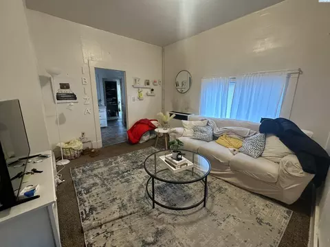 Living - 925 NE Monroe, Pullman, WA 99163 photo 2 of 4