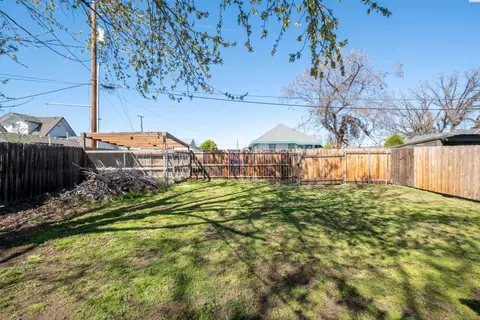Exterior - 1220 S 3rd Ave, Pasco, WA 99301 photo 3 of 14