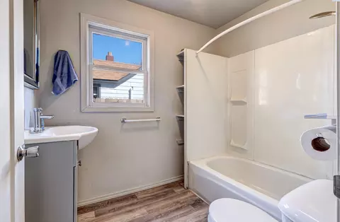 Bath - 1220 S 3rd Ave, Pasco, WA 99301 photo 1 of 1