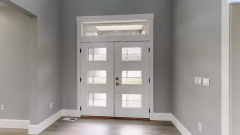 Entry Way - 1745 SW Barclay Ridge Dr, Pullman, WA 99163 photo 1 of 7