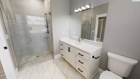 Bath - 1745 SW Barclay Ridge Dr, Pullman, WA 99163 photo 5 of 5
