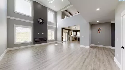 Living - 1745 SW Barclay Ridge Dr, Pullman, WA 99163 photo 2 of 2