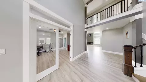 Entry Way - 1745 SW Barclay Ridge Dr, Pullman, WA 99163 photo 3 of 7
