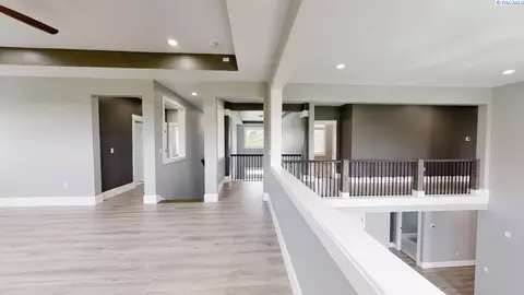 Entry Way - 1745 SW Barclay Ridge Dr, Pullman, WA 99163 photo 6 of 7