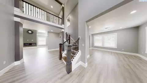 Entry Way - 1745 SW Barclay Ridge Dr, Pullman, WA 99163 photo 2 of 7