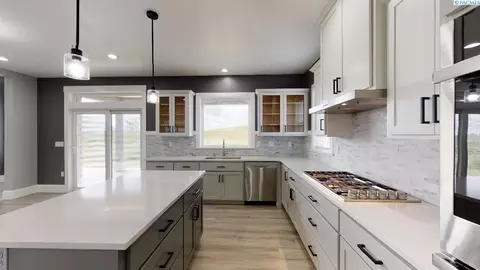 Kitchen - 1745 SW Barclay Ridge Dr, Pullman, WA 99163 photo 1 of 8
