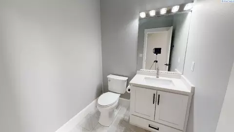 Bath - 1745 SW Barclay Ridge Dr, Pullman, WA 99163 photo 1 of 5