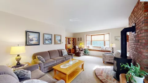 Living - 550 SE High St, Pullman, WA 99163 photo 6 of 10