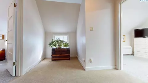 Entry Way - 550 SE High St, Pullman, WA 99163 photo 2 of 2