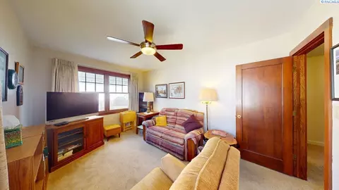 Living - 550 SE High St, Pullman, WA 99163 photo 9 of 10