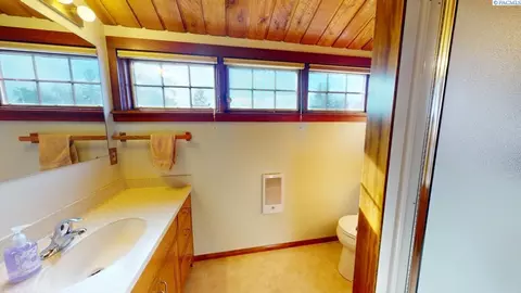 Bath - 550 SE High St, Pullman, WA 99163 photo 3 of 3