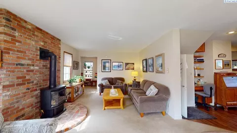 Living - 550 SE High St, Pullman, WA 99163 photo 5 of 10