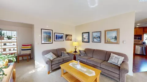Living - 550 SE High St, Pullman, WA 99163 photo 2 of 10