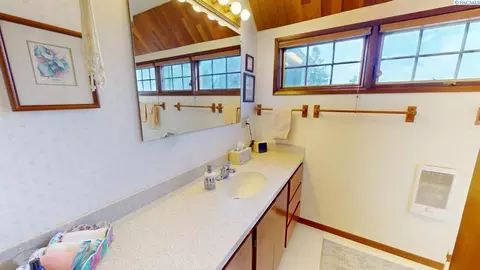 Bath - 550 SE High St, Pullman, WA 99163 photo 1 of 3