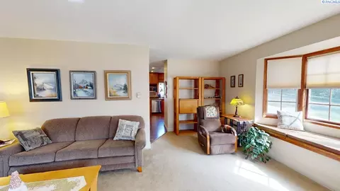 Living - 550 SE High St, Pullman, WA 99163 photo 7 of 10