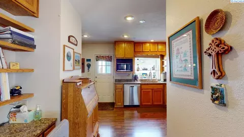 Kitchen - 550 SE High St, Pullman, WA 99163 photo 1 of 6