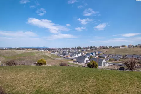 View/Area - 820 SW Windy Point Ct, Pullman, WA 99163 photo 1 of 5