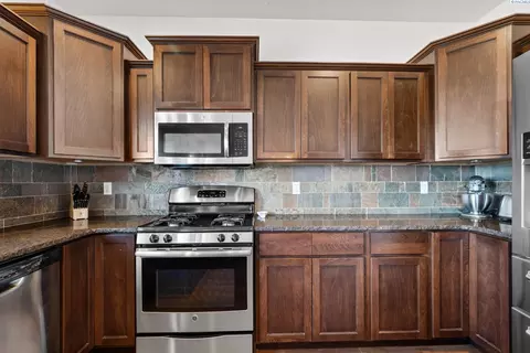Kitchen - 820 SW Windy Point Ct, Pullman, WA 99163 photo 3 of 3