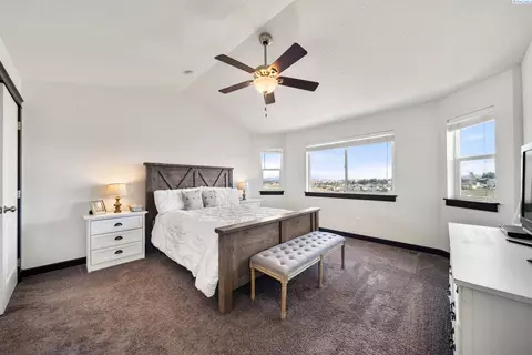 Bedroom - 820 SW Windy Point Ct, Pullman, WA 99163 photo 1 of 6