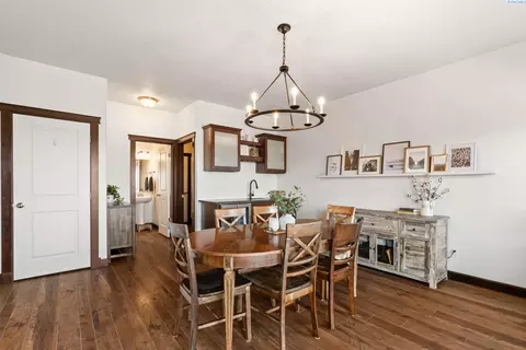 Dining - 820 SW Windy Point Ct, Pullman, WA 99163 photo 3 of 4