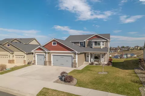 Exterior - 820 SW Windy Point Ct, Pullman, WA 99163 photo 1 of 8