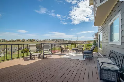 Exterior - 820 SW Windy Point Ct, Pullman, WA 99163 photo 5 of 8
