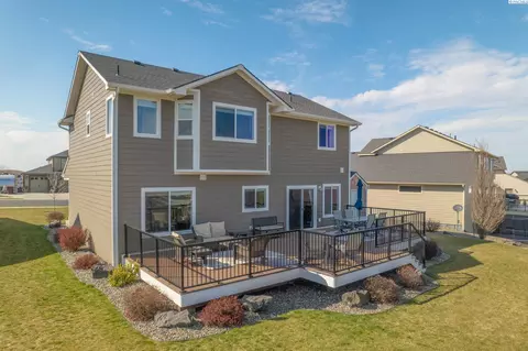 Exterior - 820 SW Windy Point Ct, Pullman, WA 99163 photo 7 of 8
