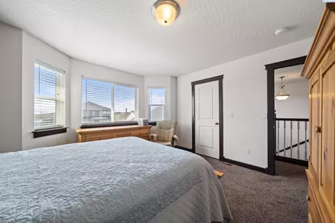 Bedroom - 820 SW Windy Point Ct, Pullman, WA 99163 photo 4 of 6