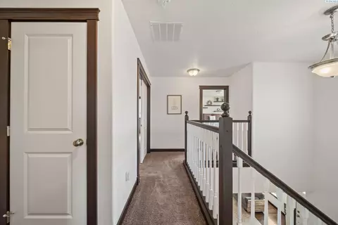 Entry Way - 820 SW Windy Point Ct, Pullman, WA 99163 photo 2 of 2