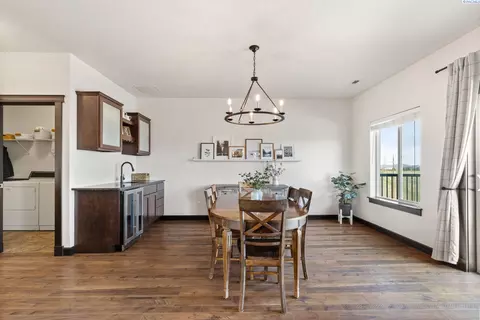 Dining - 820 SW Windy Point Ct, Pullman, WA 99163 photo 2 of 4