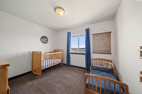 Bedroom - 820 SW Windy Point Ct, Pullman, WA 99163 photo 6 of 6