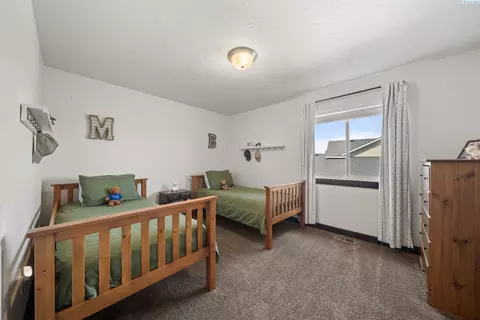 Bedroom - 820 SW Windy Point Ct, Pullman, WA 99163 photo 5 of 6